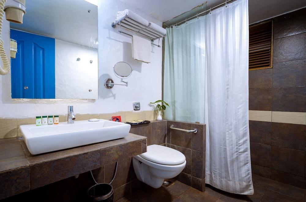 Zone Connect By The Park Calangute Hotel Олд Гоа Екстериор снимка