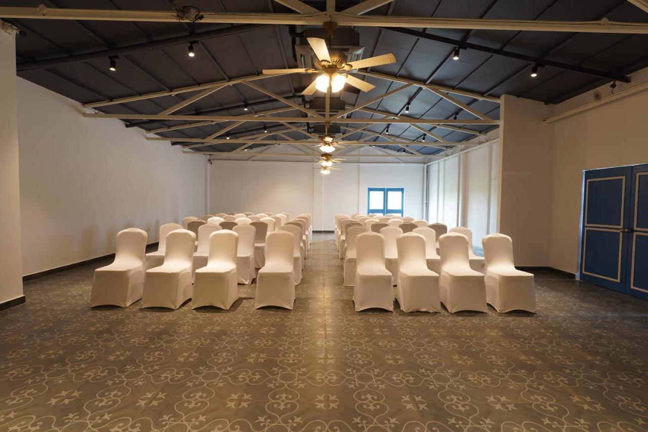 Zone Connect By The Park Calangute Hotel Олд Гоа Екстериор снимка